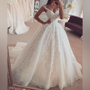 Ball Gown Straps Tulle Sleeveless Applique Sweep/Brush Train Wedding Dresses